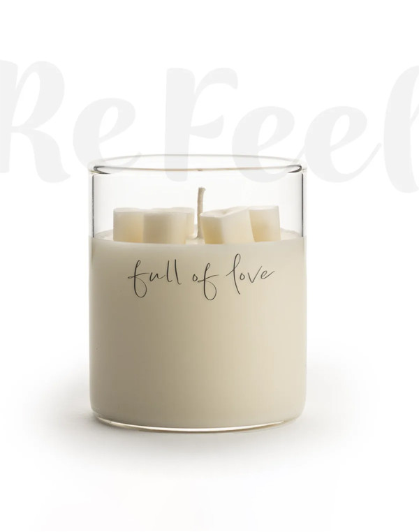 Свещ със сърца FULL OF LOVE