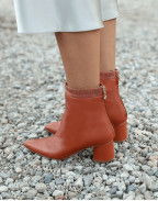 Ботуши EMBROIDERED SOCK BOOT 55 SIENNA LEATHER