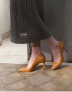 Обувки FIORELLINI PUMP IN SEMI-PATENT LEATHER 85 PERU BROWN