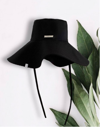 Асиметрична бъкет шапка JADE в черен цвят