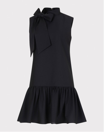 Къса рокля с панделка и волан Къса рокля с панделка и волан