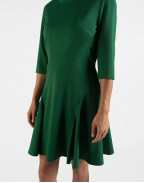 Разкроена рокля в зелено
