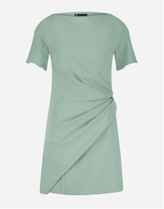 Рокля с асиметрични плисета в млечно зелено