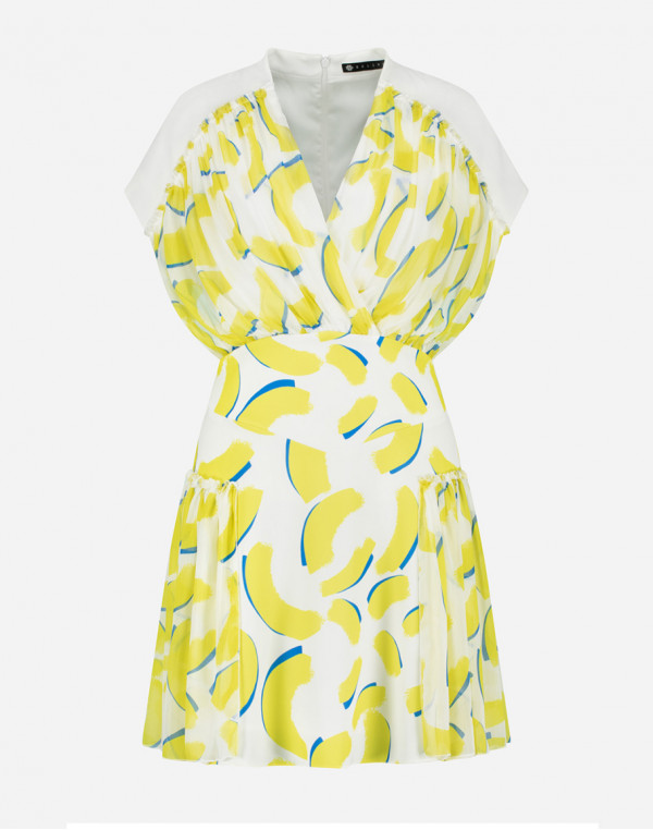 Рокля с волани