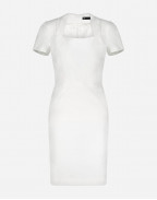 Вталена рокля в бяло