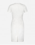 Вталена рокля в бяло