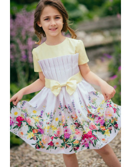 Бяла детска рокля с флорални мотиви и колан панделка