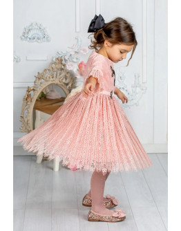 Уникална рокля в розов цвят с красива ръчно изработена декорация