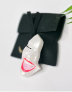 Брошка SMILE WHITE PEARL