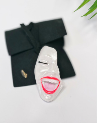 Брошка SMILE WHITE PEARL