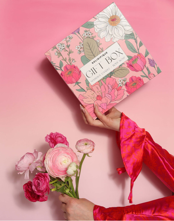 SOLIDIFIQUE Gift Box Масажна свещ + Сапун