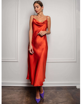 Копринена рокля в карминово червено