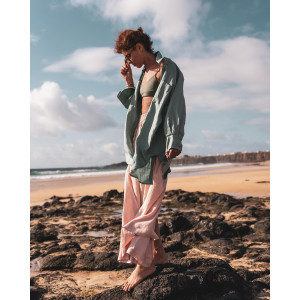 🔥НОВО от MagdalenaAlex🔥
И това лято ще е в лен…
Свободни и леки кройки, нови цветове от любимите модели, както и нови дизайни в добре познатия бохо стил 💁🏼‍♀️
Открийте ги:
📲FLCO-GALLERY.COM